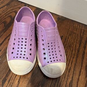 EUC purple shiny Natives size 12C